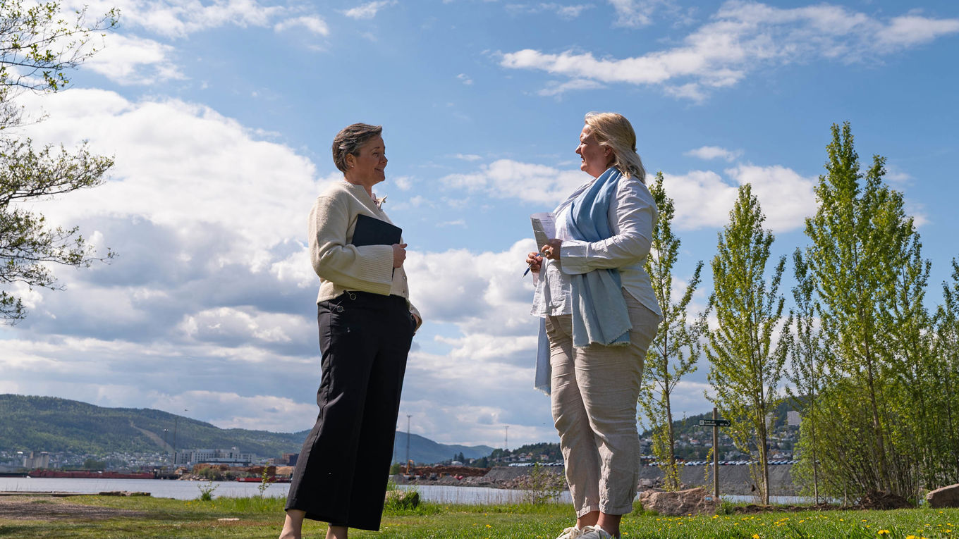 Ellen Flatøy (LINK Arkitektur) og Kjersti Wilhelmsen (Lier kommune).
