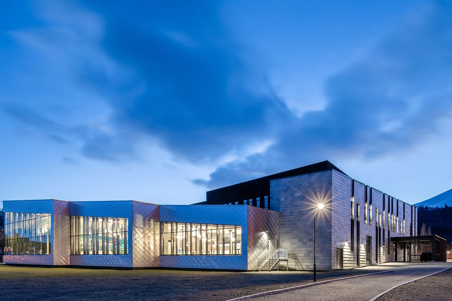 Hardangerbladet i kveldsbelysning