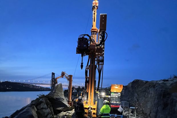 Borerigg i arbeid på samferdselsprosjekt