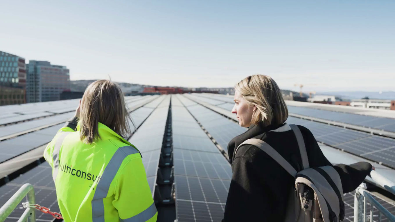 Solanlegget forsyner arenaen med fornybar energi.