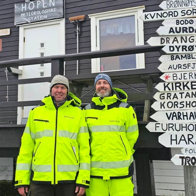 Anders Austad og Erlend Berg Kristiansen på befaring for Statsbygg på Hopen.