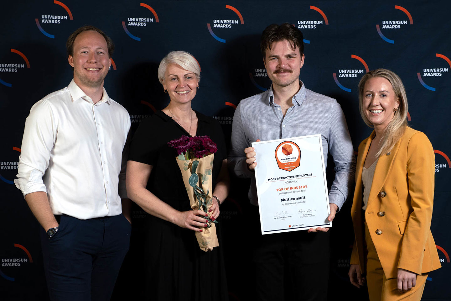 Konrad Hagen, Birgitte R. Johansen, Alexander Berglind og Silje Kopland mottok prisen fra Universum