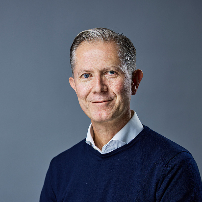 Portrettbilde av mann med kort hår