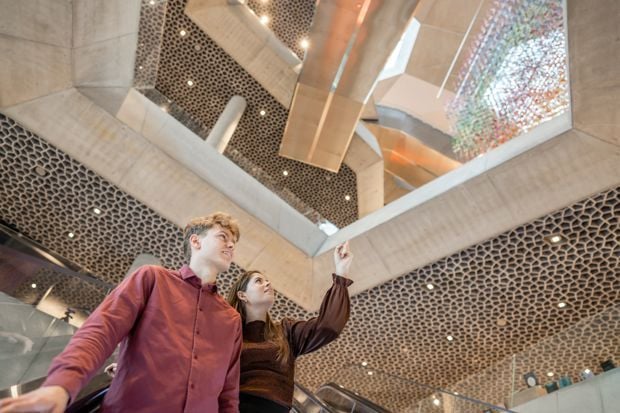 Spektakulært tak på Deichman