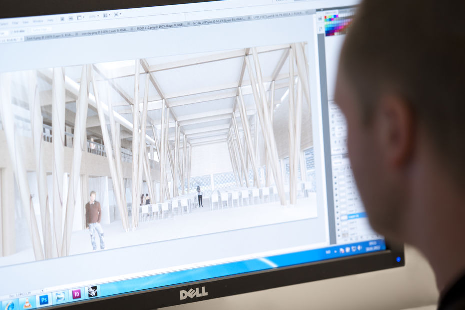 Bilde av person foran skjerm