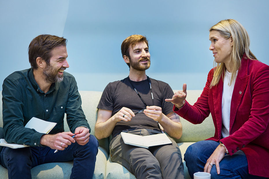 Medarbeidere i Multiconsult i samtale