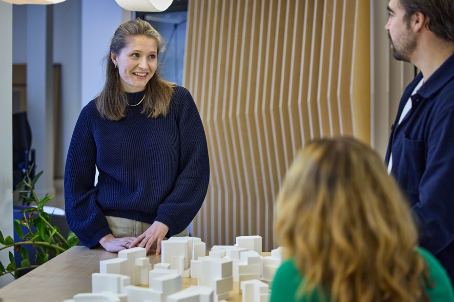 Medarbeidere i kontormiljø