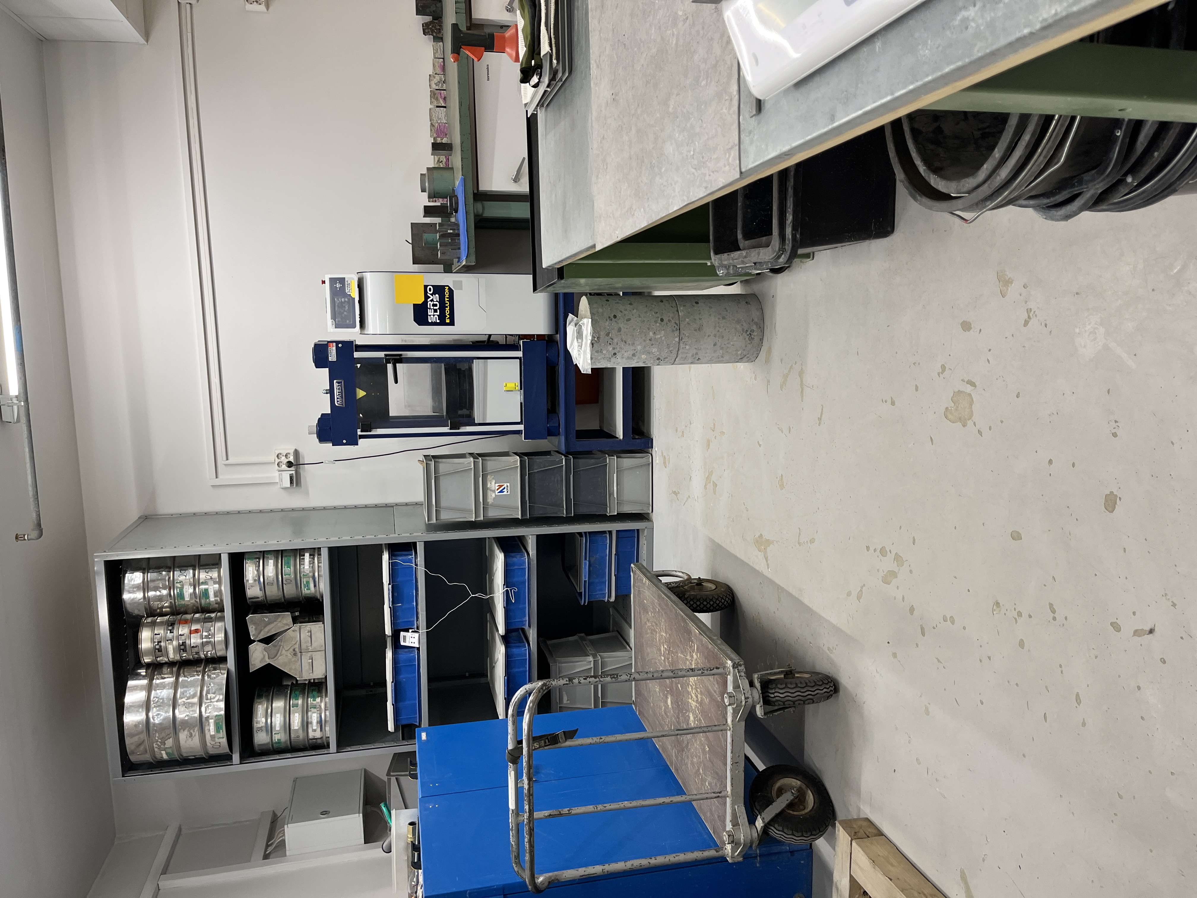 Vårt betonglaboratorium på Skøyen utfører et bredt spekter av ulike tester. 