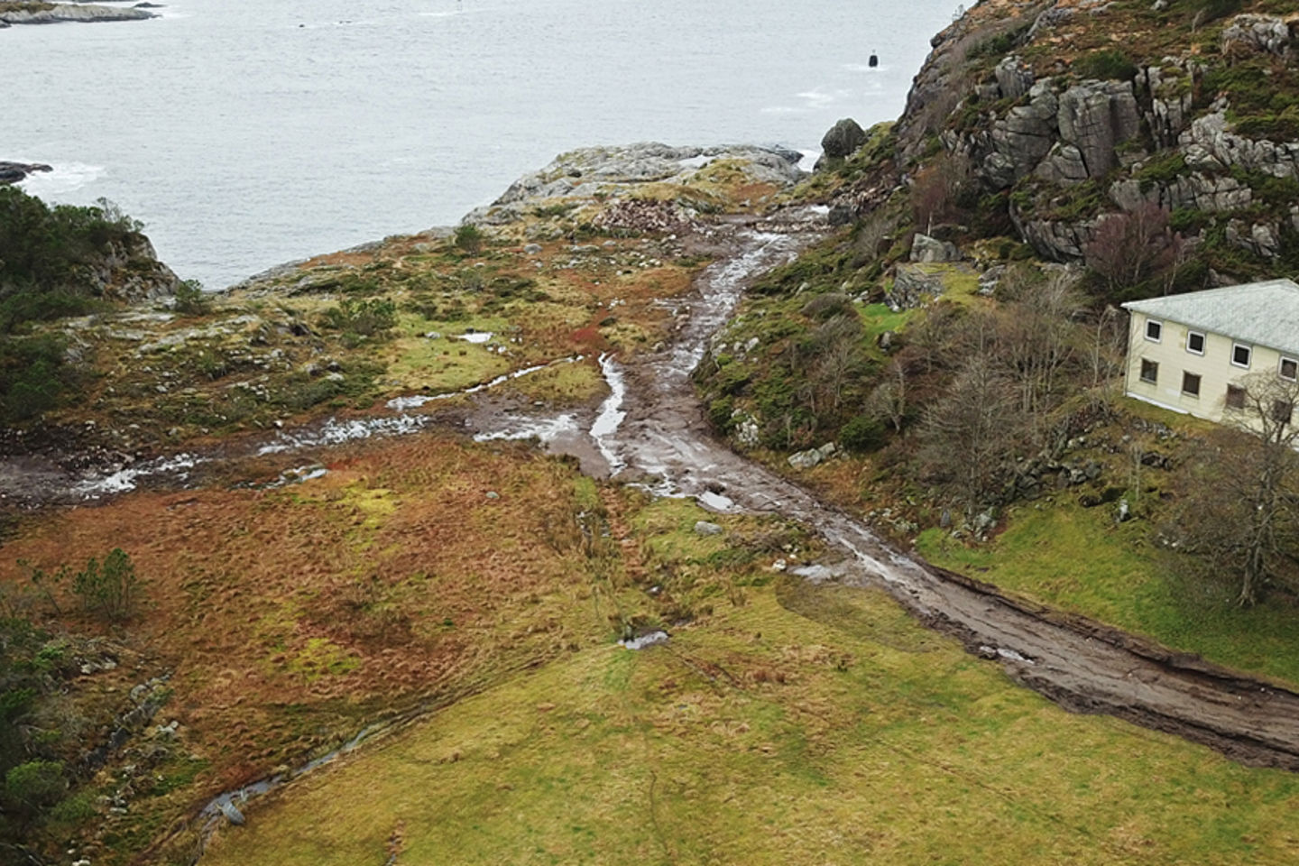 Forsvaret rydder etter seg på Skjelanger Fort