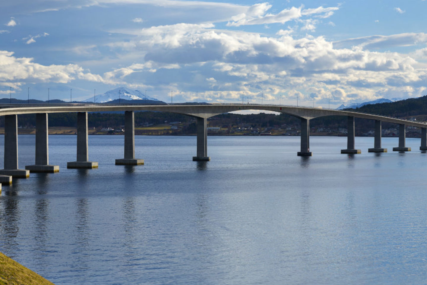 E136 Tresfjordbrua |