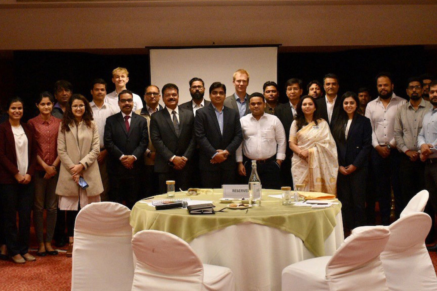Deltakere på seminar i New Dehli om miljøvennlig elektrifisering av den indiske landsbygda |