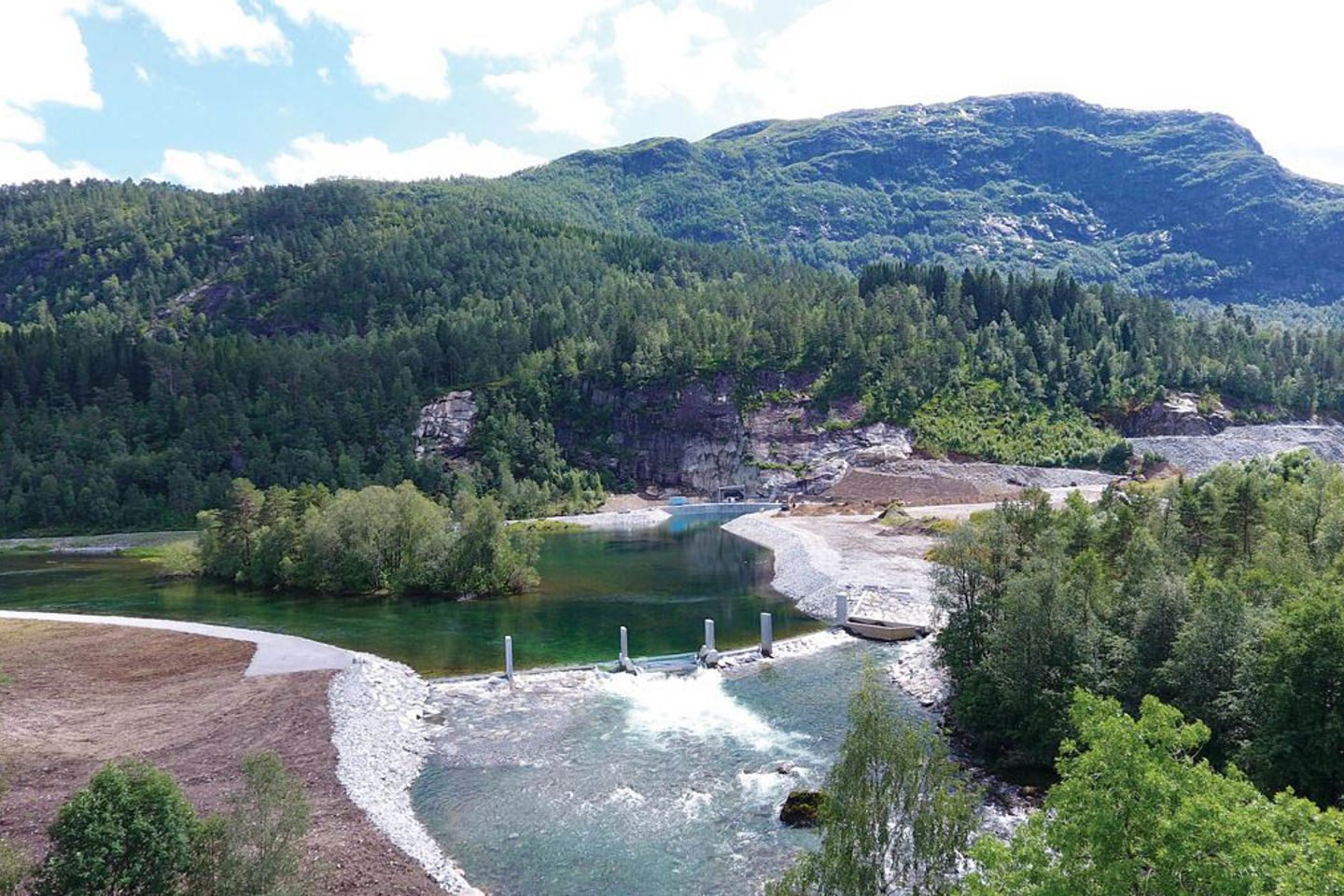 Jølstravatnet og kraftverket |