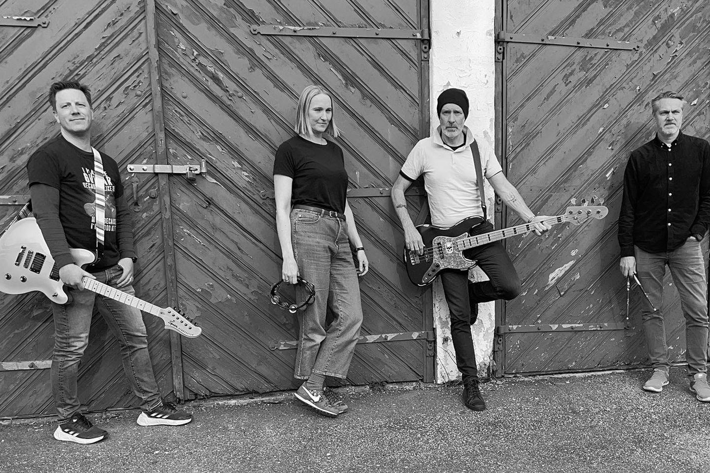 F.v Magne Ganz (gitar), Signe Marit Dahl Lakså (vokal), Andy Douglas (bassist) og Fredrik Kjelman