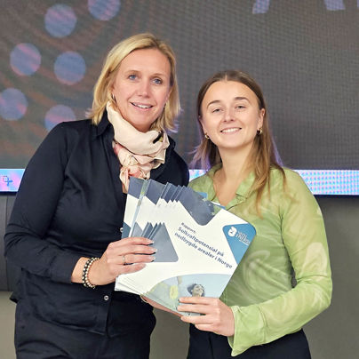 Sigrid Sunde (t.h) presenterte en fersk rapport som er utarbeidet for Trine Kopstad Berentsen i
