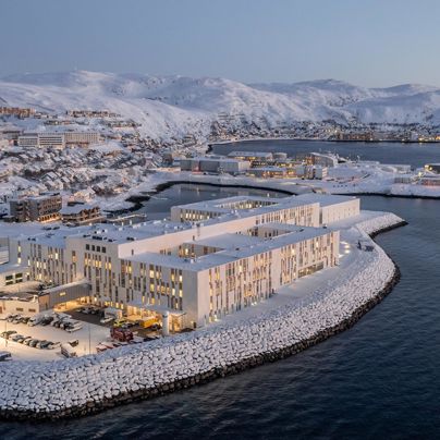 Sykehuset ligger flott til ved havet i Hammerfest |